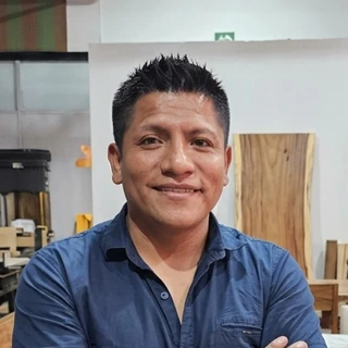 Abran Lajo Fundador de Muebles Layaex